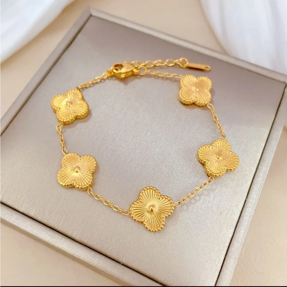 ❌SOLD❌gold plated clover bracelet - Picture 4 of 4